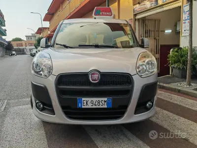 Usata Fiat Doblò 120 CV (88 kW) 2012 Grigio Monovolume