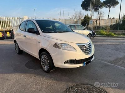 Usata Lancia Ypsilon 80 CV (58 kW) 2013 Bianco Utilitaria