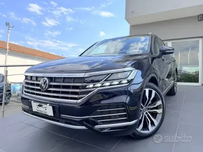 Usata VW Touareg Pro 231 CV (169 kW) 2022 Blu SUV