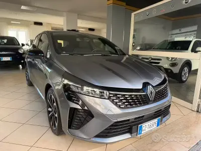 Käytetty Renault Clio V Esprit Alpine 91 HP (66 kW) 2025 Harmaa Sedan