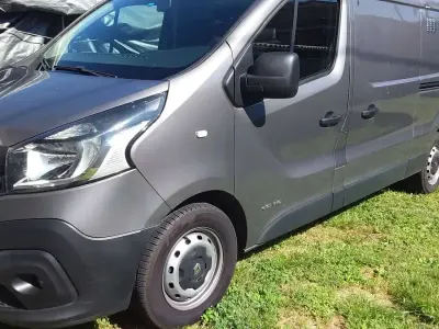 Begagnad Renault Trafic 140 HK (102 kW) 2016 Grå Minibuss