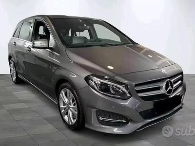 Usata Mercedes B180 Exclusive 109 CV (80 kW) 2019 Grigio Utilitaria