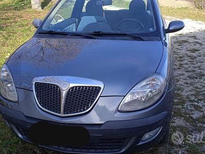 Begagnad Lancia Ypsilon 70 HK (51 kW) 2005 Grå Halvkombi