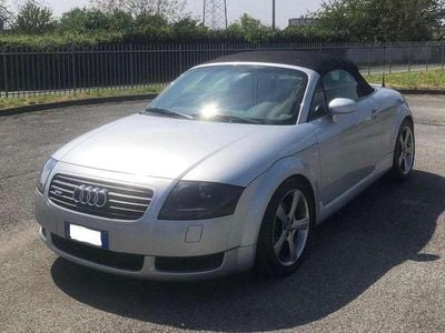 Usata Audi TT Roadster Ambiente 224 CV (164 kW) 2004 Argento Cabrio