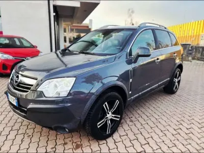 Usado Opel Antara Edition+ 150 CV (110 kW) 2010 Gris SUV
