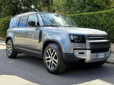 Usata Land Rover Defender 241 CV (177 kW) 2023 Grigio SUV
