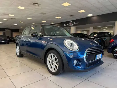 Usata Mini Cooper D 116 CV (85 kW) 2017 Blu/azzurro Utilitaria