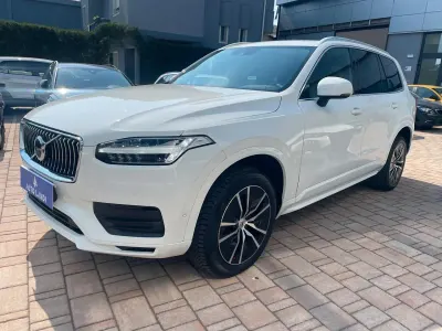 Usata Volvo XC90 Momentum 235 CV (172 kW) 2021 Bianco SUV