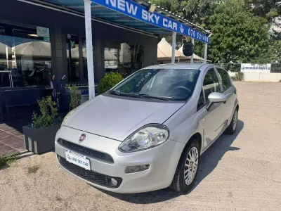 Usata Fiat Punto Lounge 69 CV (50 kW) 2016 Grigio Utilitaria