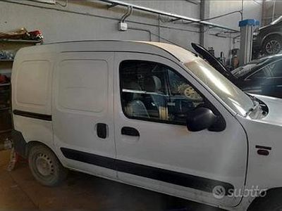 Usata Renault Kangoo 105 CV (77 kW) 2001 Bianco Utilitaria