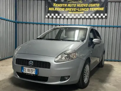 Usata Fiat Grande Punto 65 CV (47 kW) 2007 Argento Utilitaria