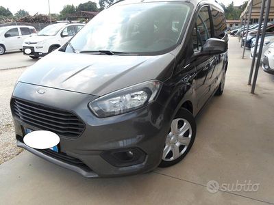 Usata Ford Tourneo Courier 75 CV (55 kW) 2019 Grigio Monovolume