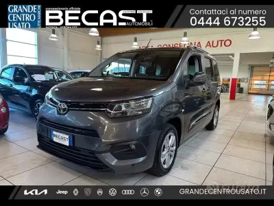 Käytetty Toyota Proace Verso City 101 HP (74 kW) 2022 Harmaa Farmari