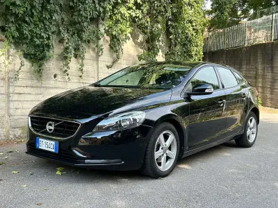 Usata Volvo V40 Kinetic 115 CV (84 kW) 2013 Nero Berlina