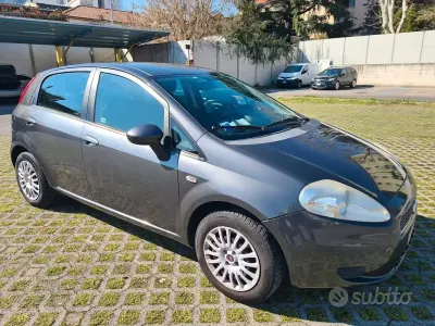 Usata Fiat Grande Punto 65 CV (47 kW) 2009 Grigio Utilitaria