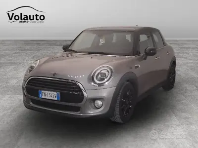 Usata Mini Cooper D Business 116 CV (85 kW) 2018 Grigio Utilitaria
