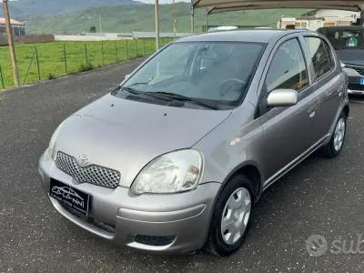 Usata Toyota Yaris 75 CV (55 kW) 2004 Grigio Berlina