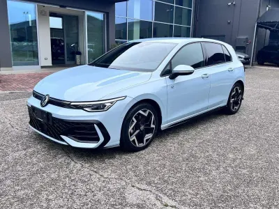 Usata VW Golf VIII R-line 150 CV (110 kW) 2025 Grigio Berlina