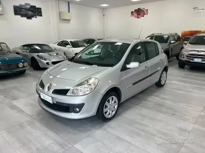 Usata Renault Clio II Rip Curl 75 CV (55 kW) 2008 Grigio Berlina