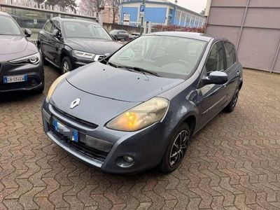 Grigio Usata 2011 Renault Clio II Berlina | 4200 € (Buon prezzo)