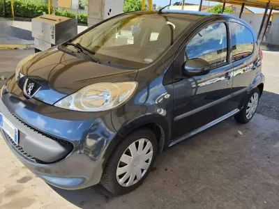 Usata Peugeot 107 54 CV (39 kW) 2008 Utilitaria