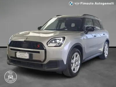Usado Mini Countryman Classic 204 CV (150 kW) 2025 Plateado SUV