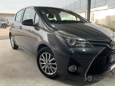 Usata Toyota Yaris Lounge 69 CV (50 kW) 2014 Grigio Utilitaria