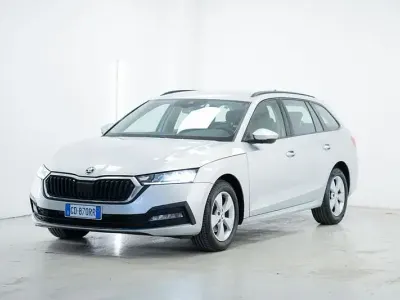 Käytetty Skoda Octavia Executive 110 HP (80 kW) 2021 Harmaa Farmari