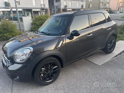 Usata Mini Cooper SD Countryman Business 143 CV (105 kW) 2015 Grigio SUV