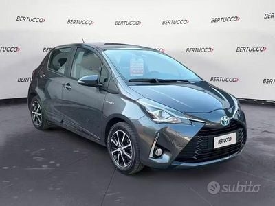 Usata Toyota Yaris Hybrid Active 100 CV (73 kW) 2018 Grigio Berlina