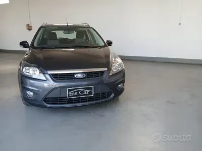 Usata Ford Focus Titanium 101 CV (74 kW) 2011 Grigio Station wagon
