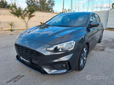 Usata Ford Focus ST-Line 120 CV (88 kW) 2021 Grigio Berlina