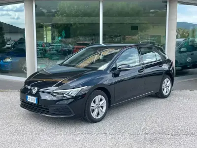Usata VW Golf VII Life 116 CV (85 kW) 2021 Nero Utilitaria