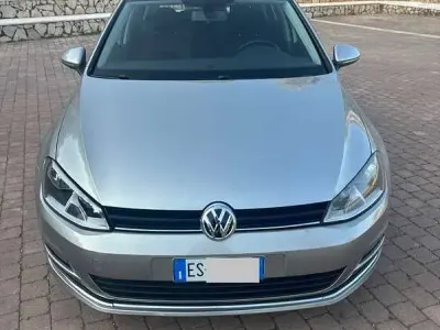 Usata VW Golf VII Highline 105 CV (77 kW) 2013 Berlina