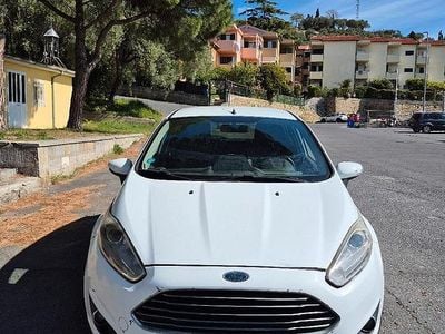 Begagnad Ford Fiesta 75 HK (55 kW) 2014 Vit Halvkombi