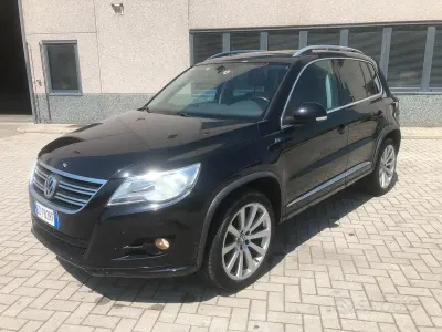 Usata VW Tiguan R-line 140 CV (102 kW) 2010 Nero SUV
