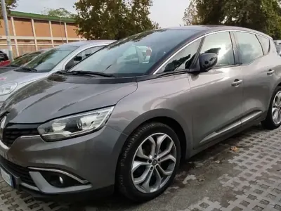 Usado Renault Scénic IV 120 CV (88 kW) 2019 Gris Monovolumen