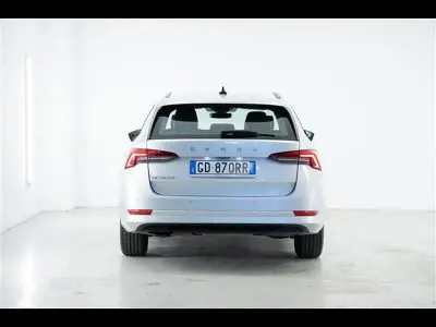 Usata Skoda Octavia Executive 110 CV (80 kW) 2021 Grigio chiaro Station wagon