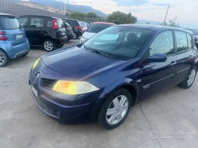 Usata Renault Mégane 102 CV (75 kW) 2006 Marrone Berlina