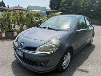 Usata Renault Clio II Dynamique 98 CV (72 kW) 2006 Bluazzurro Berlina