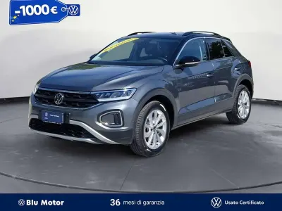 Usata VW T-Roc Life 116 CV (85 kW) 2023 Indium grey metallizzato nero SUV