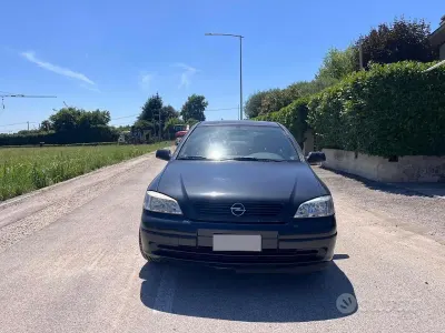 Usata Opel Astra 90 CV (66 kW) 1998 Nero Berlina