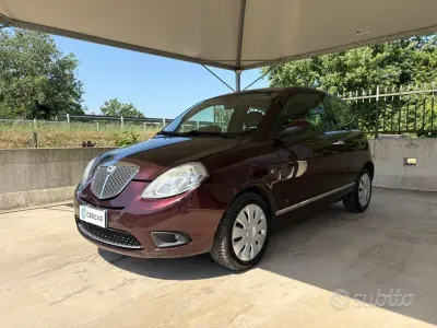 Usata Lancia Ypsilon 60 CV (44 kW) 2007 Viola Utilitaria