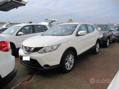 Usata Nissan Qashqai Acenta 130 CV (95 kW) 2015 Bianco SUV