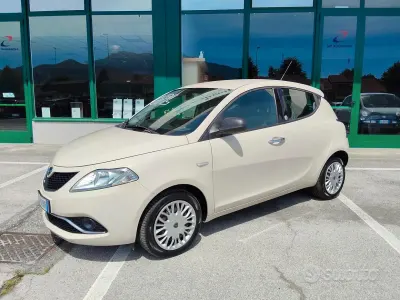 Usata Lancia Ypsilon 69 CV (50 kW) 2016 Beige Utilitaria