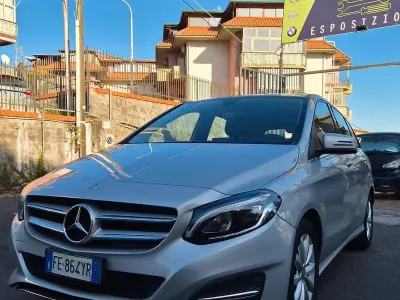 Usata Mercedes B180 Premium 109 CV (80 kW) 2016 Grigio Utilitaria