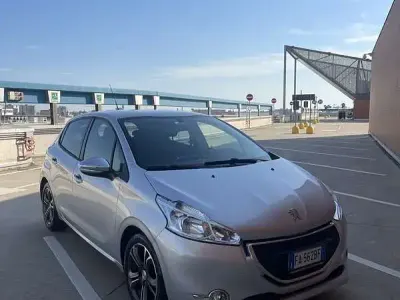Usata Peugeot 208 Active 95 CV (69 kW) 2015 Grigio Utilitaria
