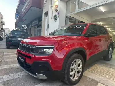 Usado Jeep Avenger Altitude 101 HP (74 kW) 2025 Vermelho SUV