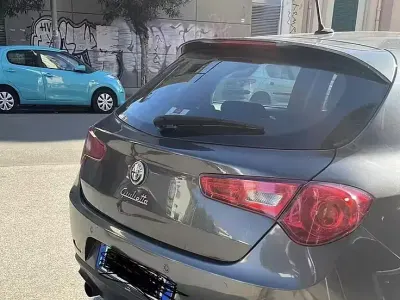 Usata Alfa Romeo Giulietta 140 CV (102 kW) 2011 Grigio Utilitaria