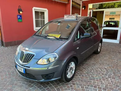 Usata Lancia Musa 95 CV (69 kW) 2011 Grigio Monovolume